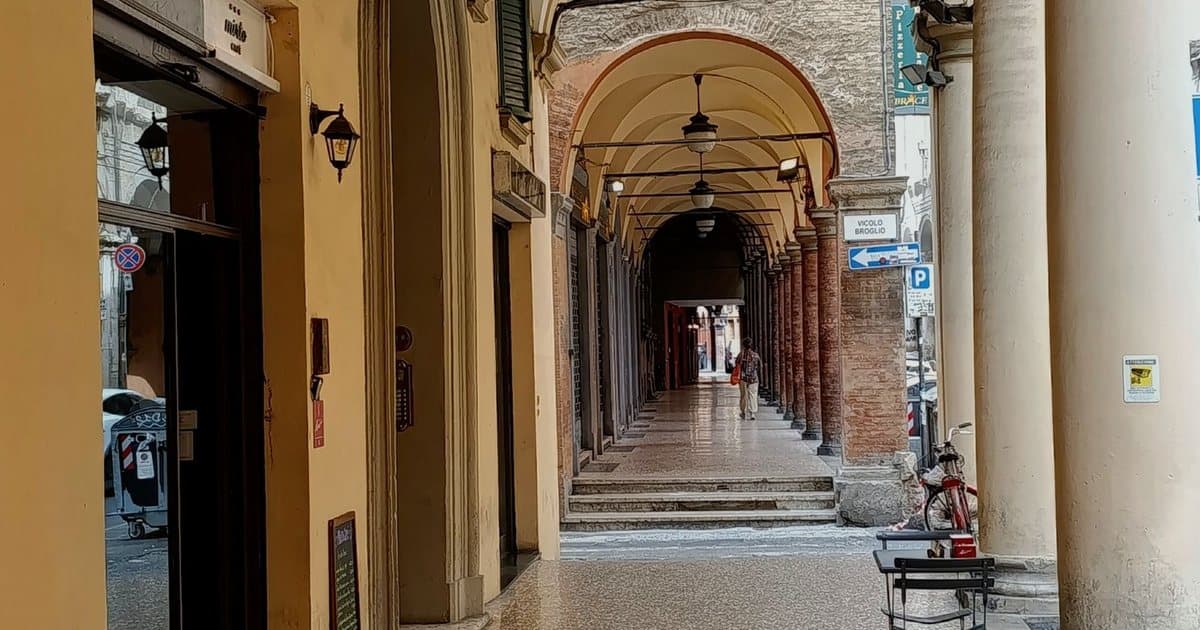 Bologna under the UNESCO porticoes: shops and craft experiences in the Quadrilatero