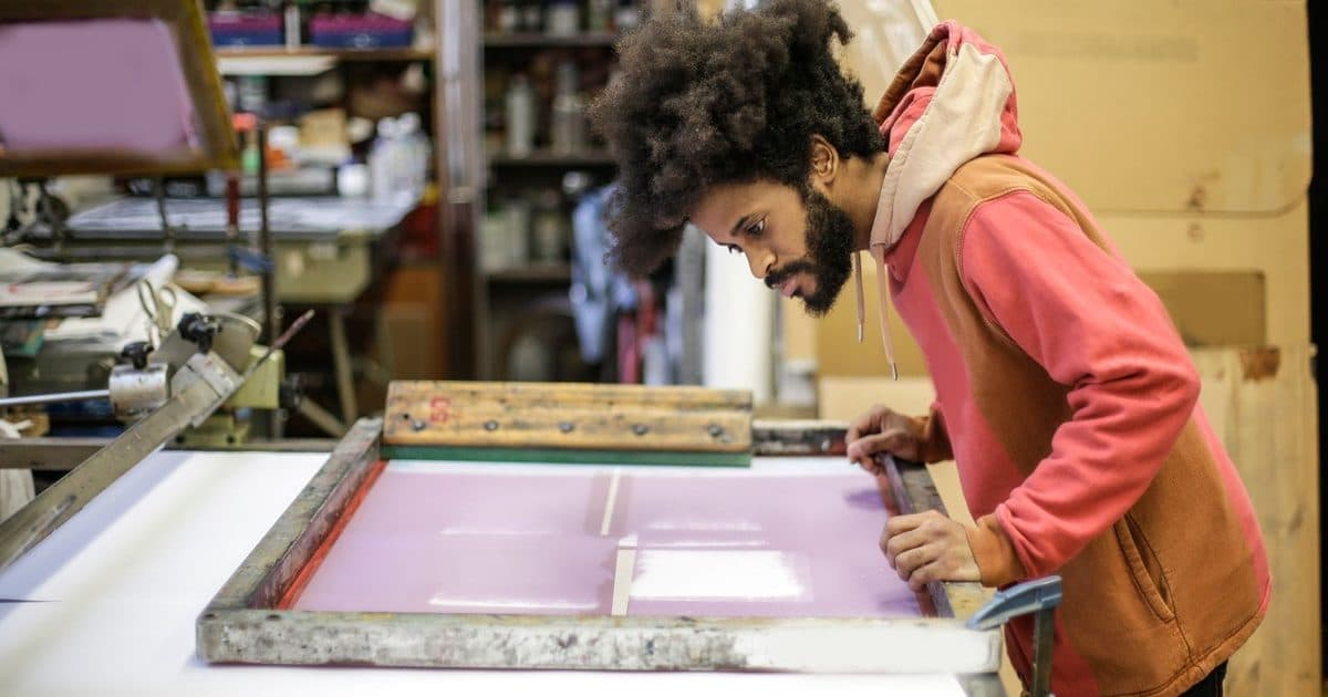 Screen printing in Turin: print t-shirts and posters by hand in one afternoon