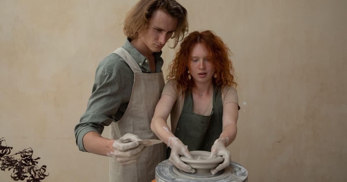 What to do in Bologna as a couple: a workshop for two, from the wheel to silver
