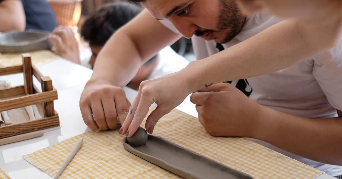 Cosa fare a Bologna di sera: workshop creativi e aperitivo dopo il tramonto