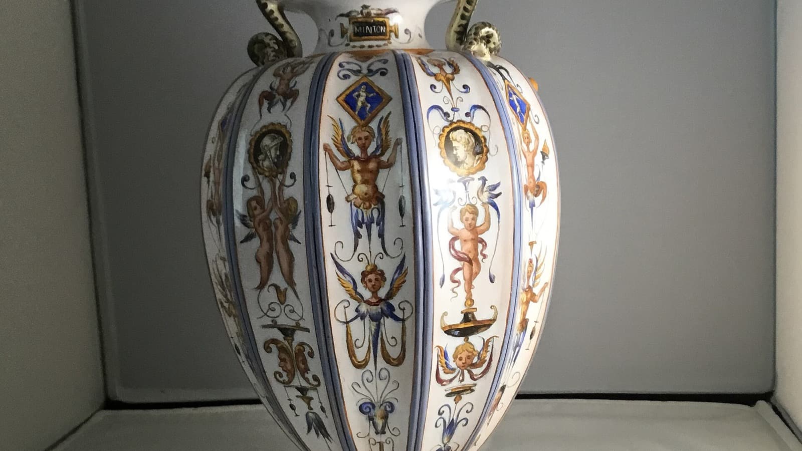 Maiolica of the Duchy of Urbino: tying your ceramics workshop to the history of Urbania