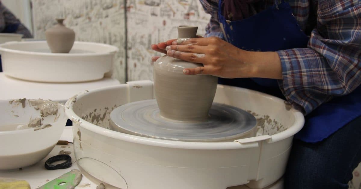 How much does a ceramics class in Milan cost? Single session vs full course