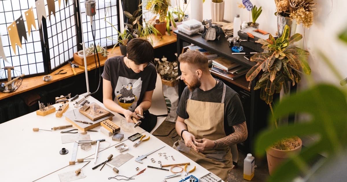 Filling a workshop in Bologna in one week: where the people who book actually are