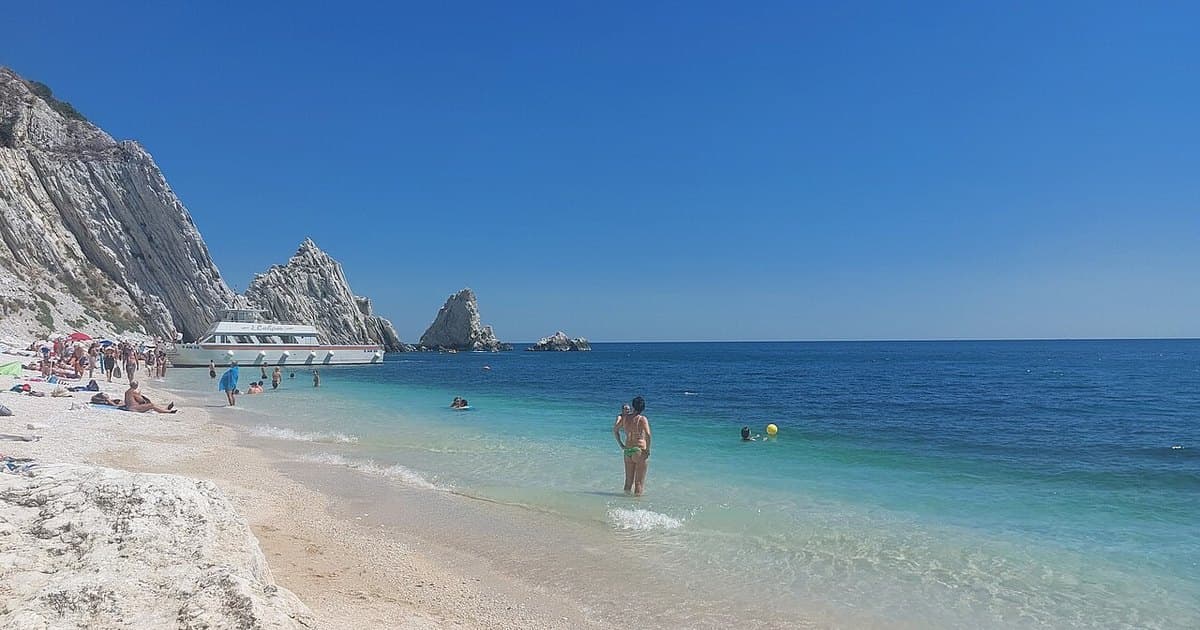Riviera del Conero oltre la spiaggia: cosa fare a Sirolo e Numana quando esci dall'acqua